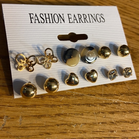 6 Pairs of Assorted Gold Earrings - Picture 2 of 3
